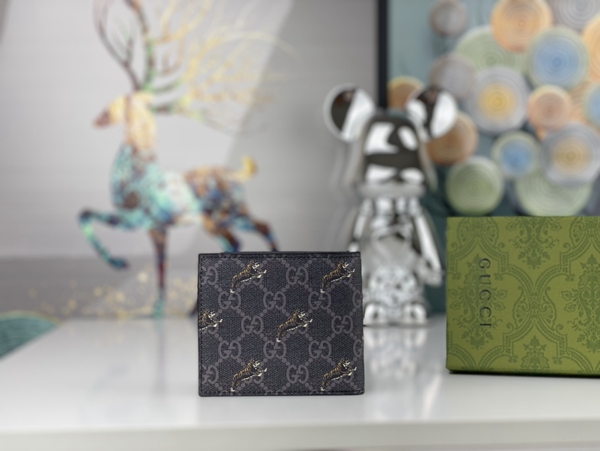 グッチ財布コピー背面デザイン